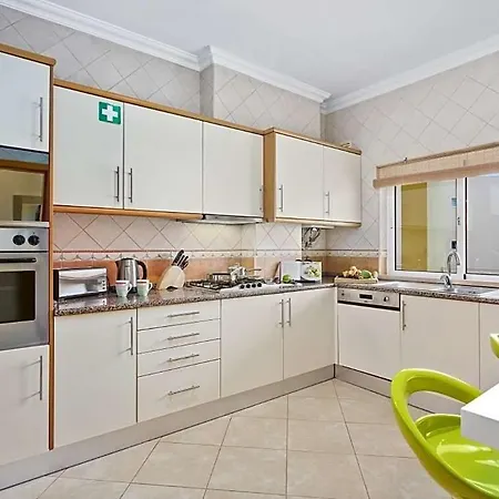 Sleeps 4 With Pool Air Con And Wifi דירה *