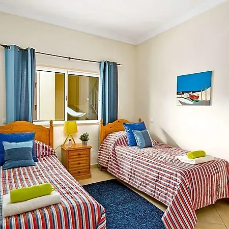 Sleeps 4 With Pool Air Con And Wifi דירה וילהמורה