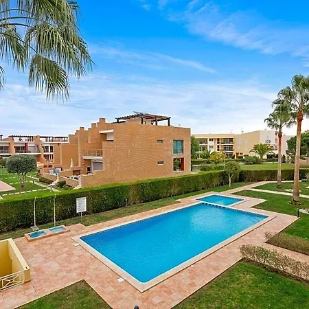 Sleeps 4 With Pool Air Con And Wifi