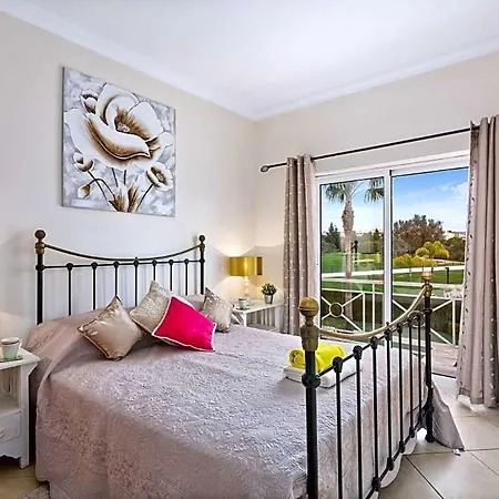 Sleeps 4 With Pool Air Con And Wifi *