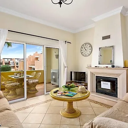 Sleeps 4 With Pool Air Con And Wifi Vilamoura