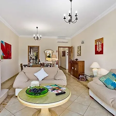 Sleeps 4 With Pool Air Con And Wifi *